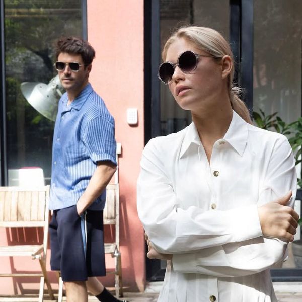 Bright & Son : des lunettes pensées pour le quotidien Homme et femme portant des lunettes Bright & Son dans un univers lifestyle contemporain chez Optique Audition Suin Valenciennes