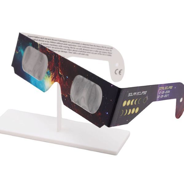 Observez l’éclipse solaire en toute sécurité Lunettes spéciales éclipse solaire avec filtres de protection chez Optique Audition Suin Valenciennes