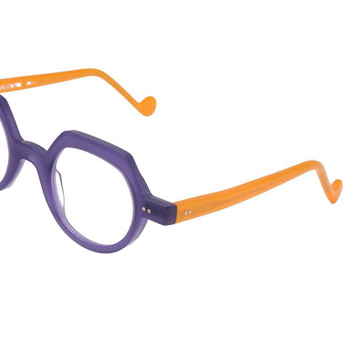 Anne & Valentin : contrastes colorés et design affirmé Lunettes Anne et Valentin violettes avec branches orange au design créatif chez Optique Audition Suin Valenciennes