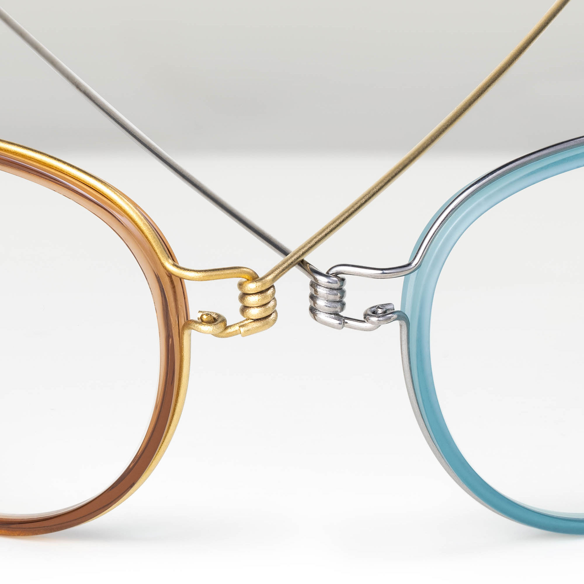 Lindberg : l’élégance de la simplicité technique Détail de charnières Lindberg en titane aux finitions minimalistes chez Optique Audition Suin Valenciennes